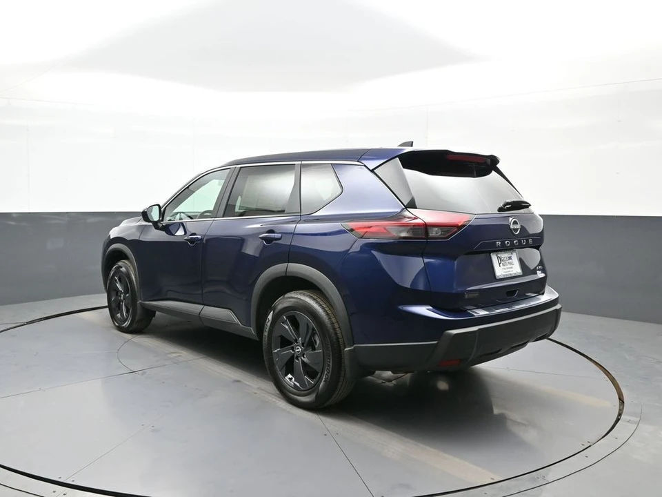 2026 Nissan Rogue - Image 8 of 21