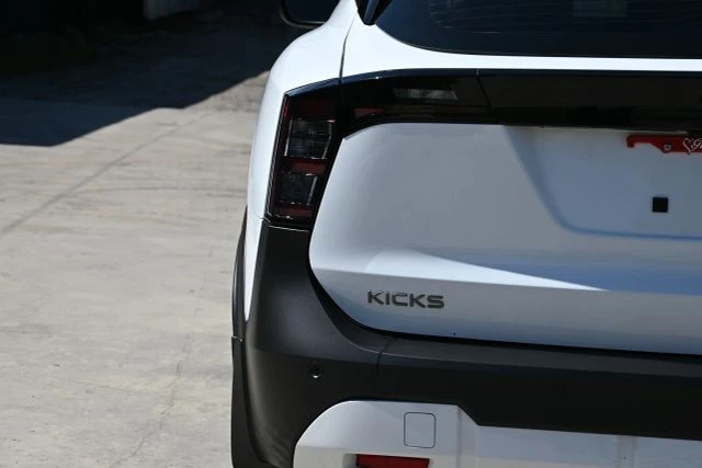 2026 Nissan Kicks - Image 8 of 20