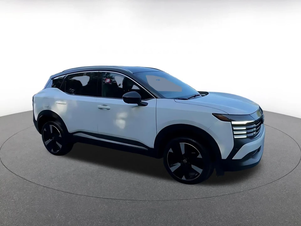 2026 Nissan Kicks - Image 2 of 31