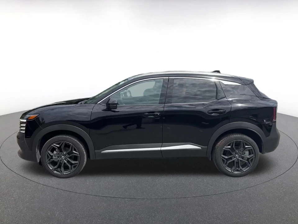 2026 Nissan Kicks - Image 9 of 31