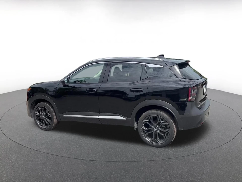 2026 Nissan Kicks - Image 11 of 31