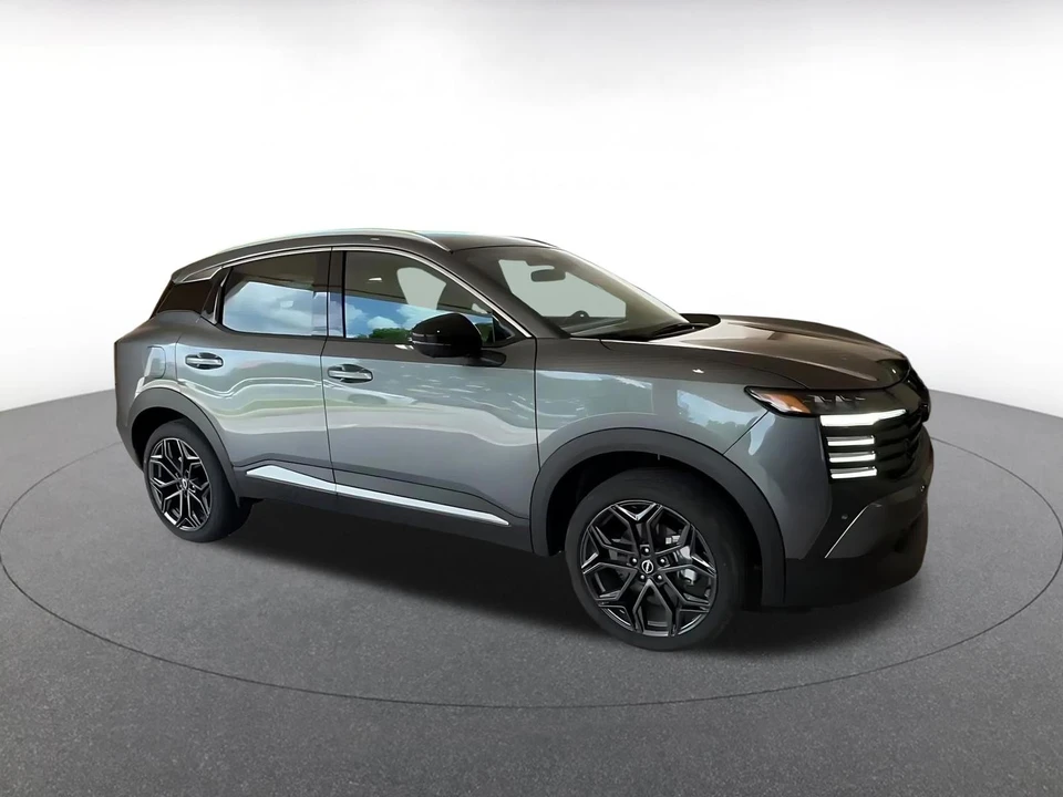 2026 Nissan Kicks - Image 2 of 31
