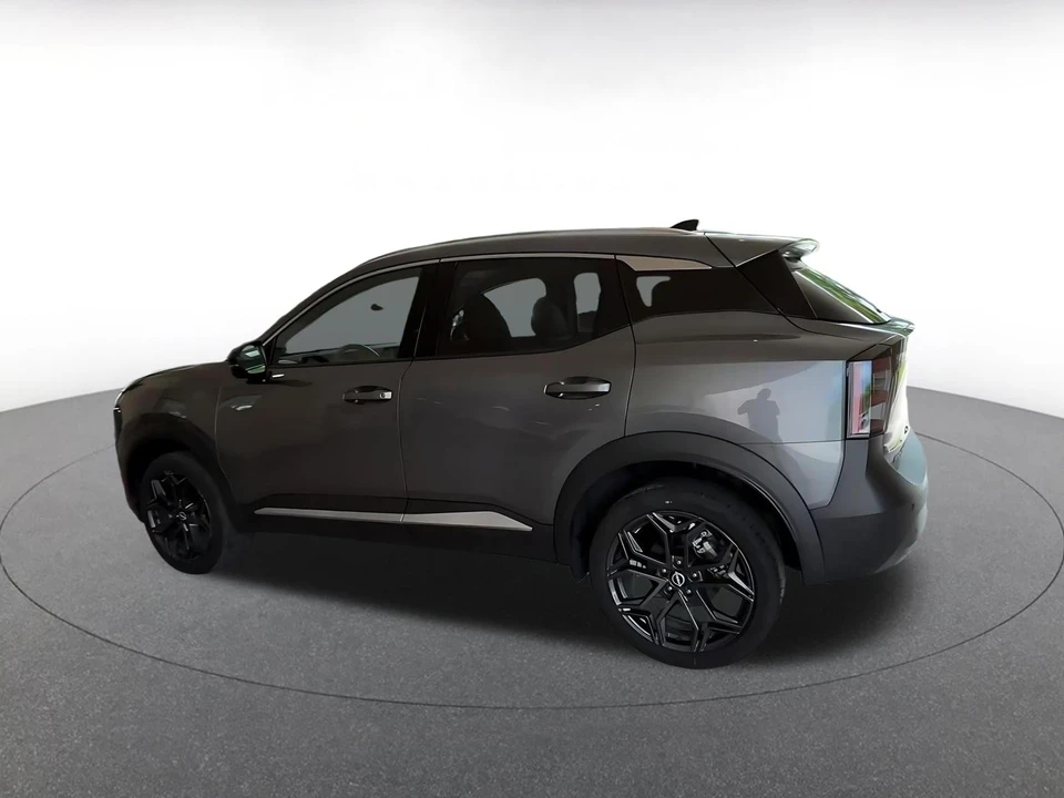 2026 Nissan Kicks - Image 11 of 31
