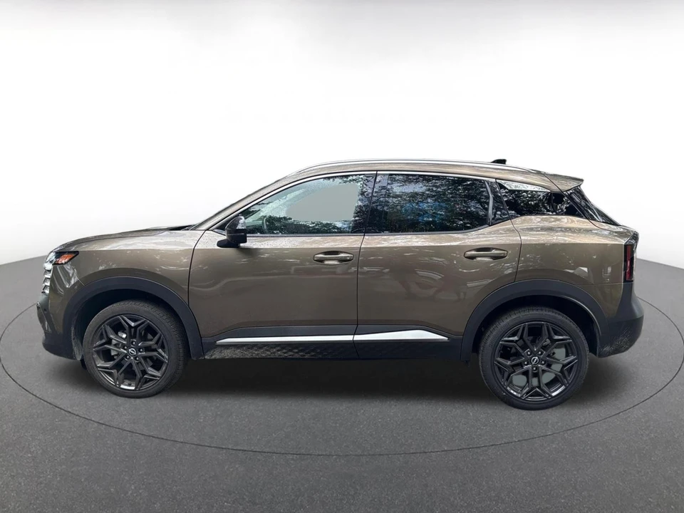2026 Nissan Kicks - Image 8 of 24