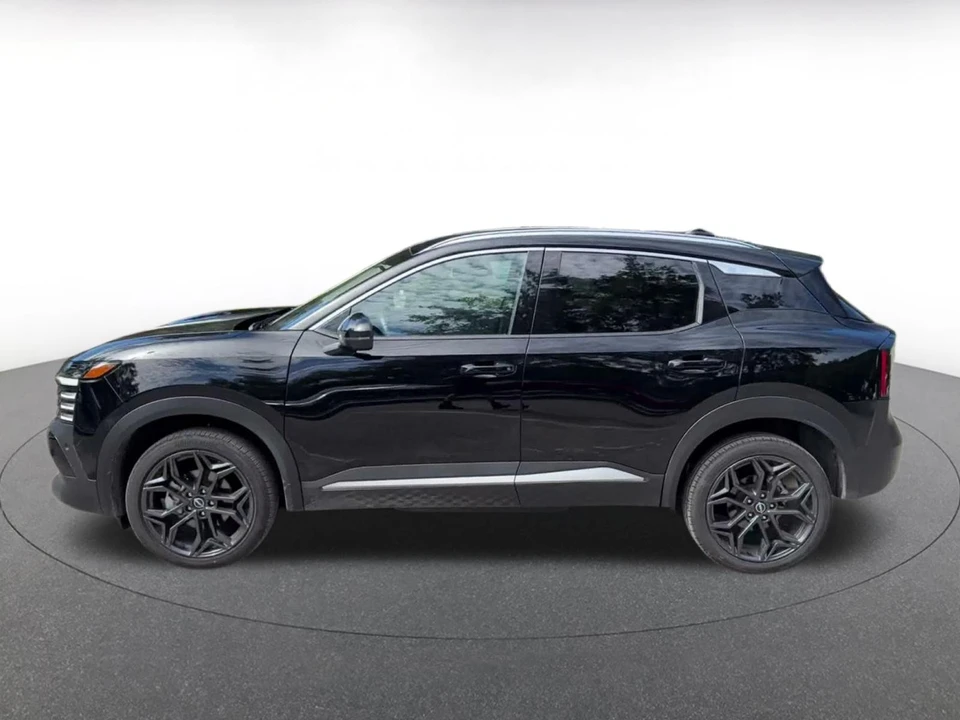 2026 Nissan Kicks - Image 9 of 31
