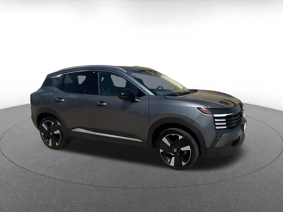 2026 Nissan Kicks - Image 2 of 31