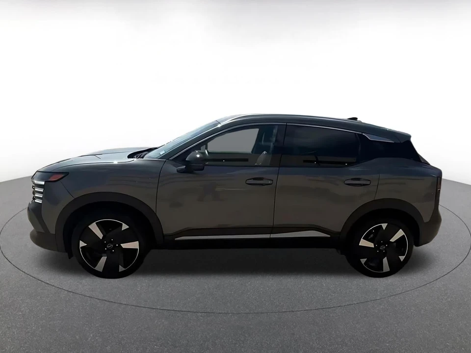 2026 Nissan Kicks - Image 9 of 31