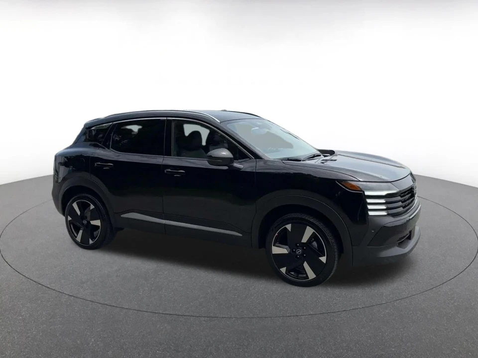 2026 Nissan Kicks - Image 2 of 31