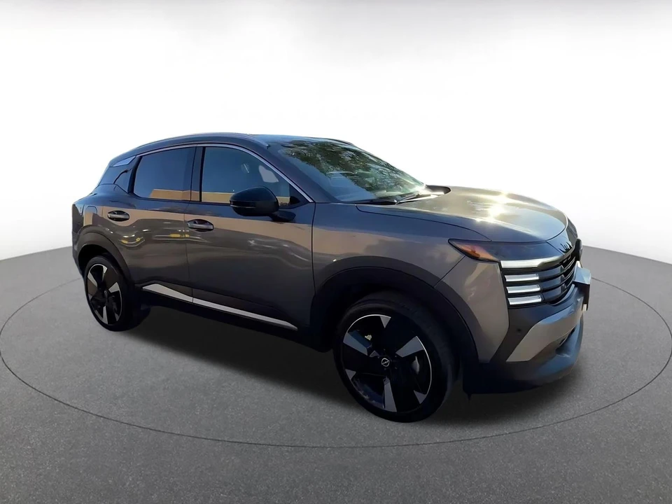 2026 Nissan Kicks - Image 2 of 31