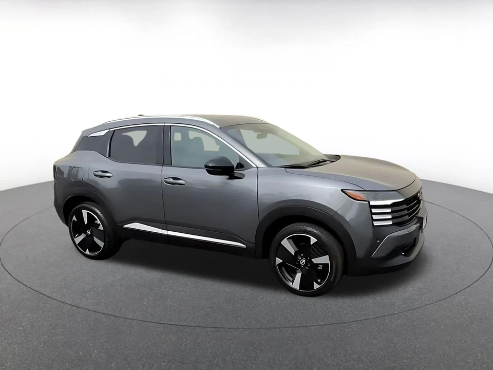 2026 Nissan Kicks - Image 2 of 31