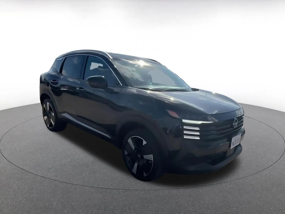 2026 Nissan Kicks - Image 2 of 31