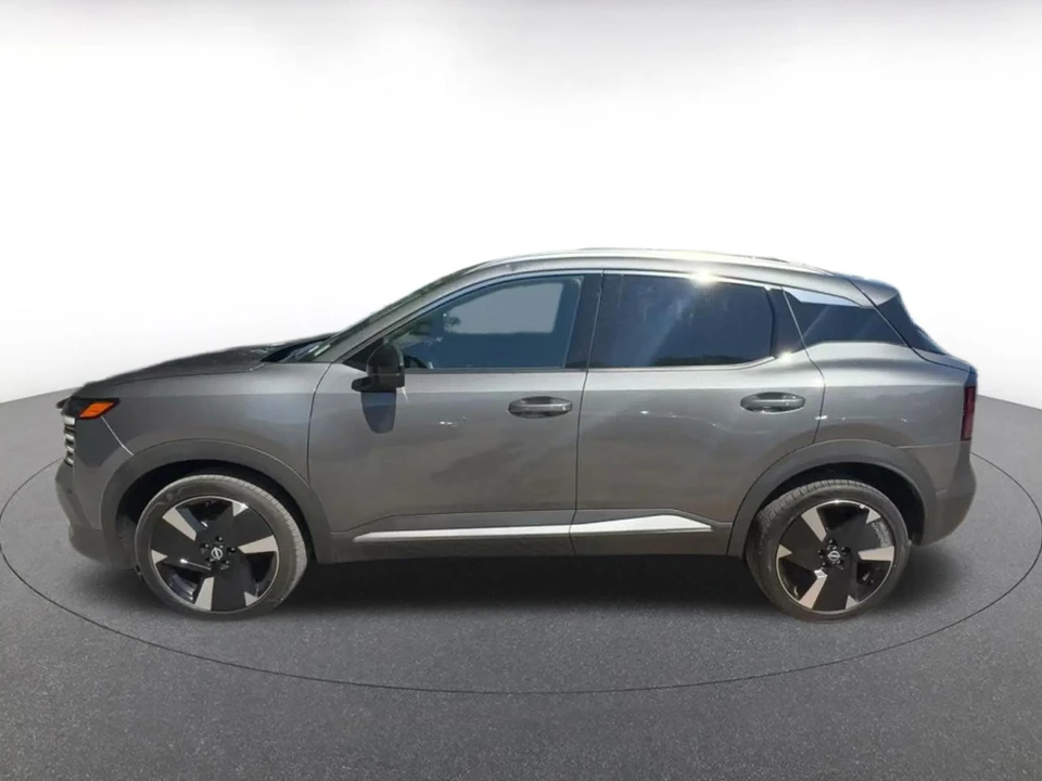 2026 Nissan Kicks - Image 8 of 31