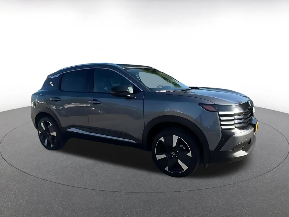 2026 Nissan Kicks - Image 2 of 31