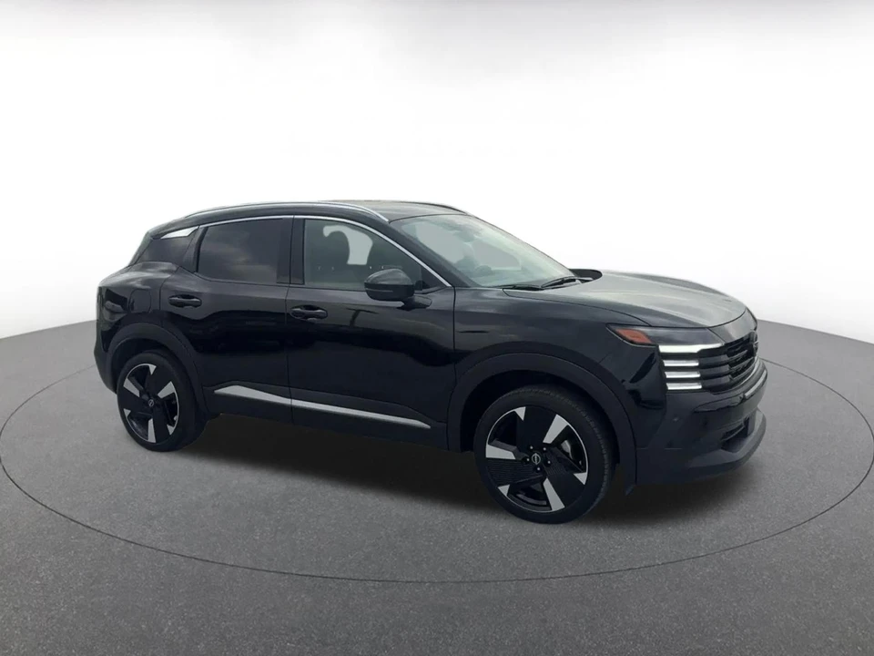 2026 Nissan Kicks - Image 2 of 31