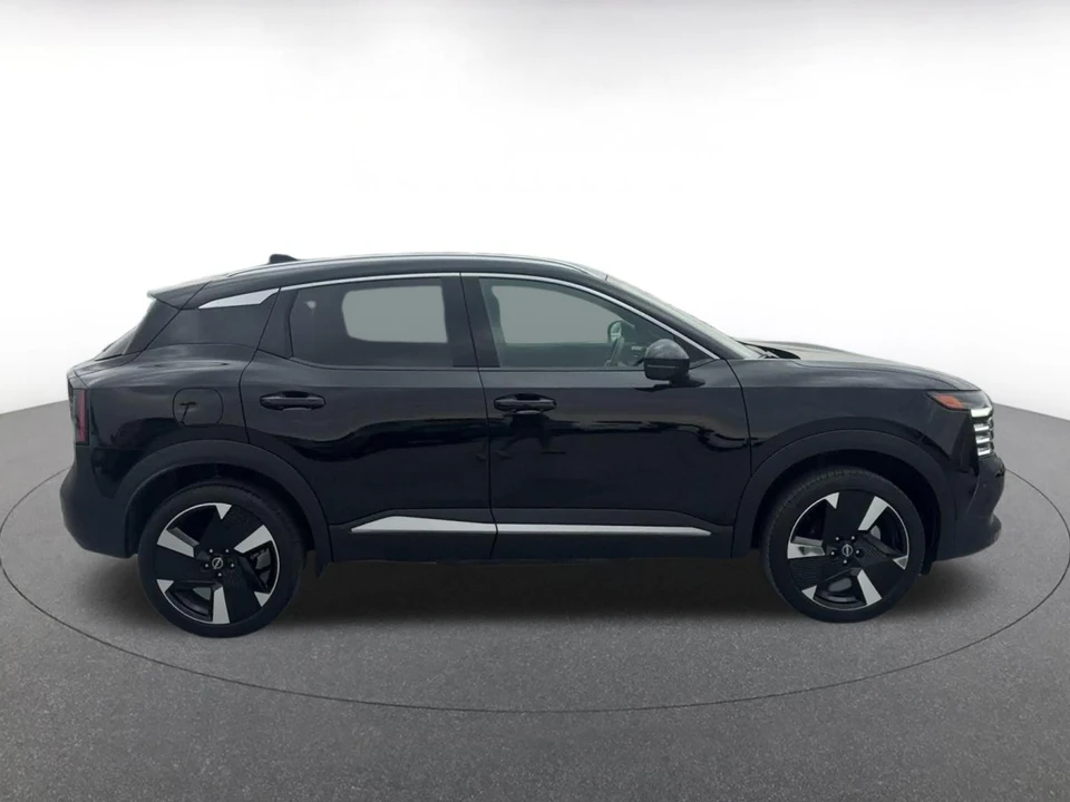 2026 Nissan Kicks - Image 17 of 31