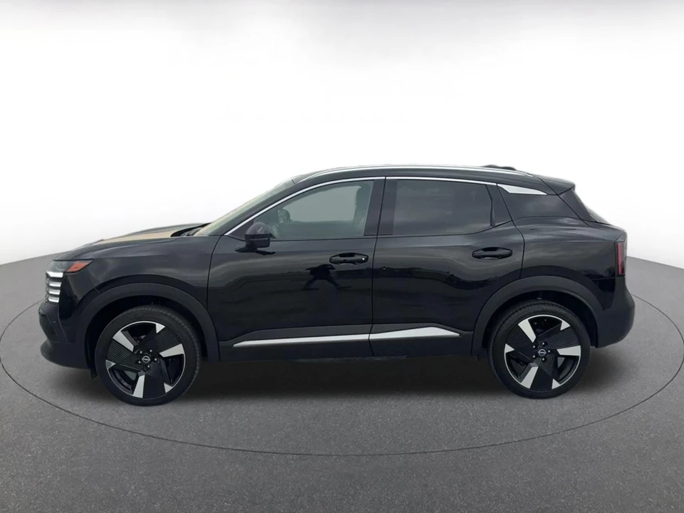 2026 Nissan Kicks - Image 9 of 31