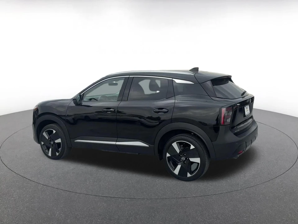 2026 Nissan Kicks - Image 11 of 31