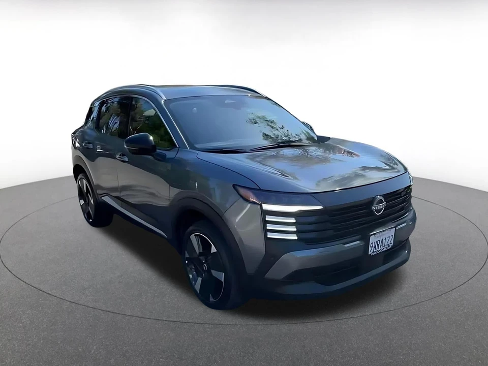 2026 Nissan Kicks - Image 3 of 31