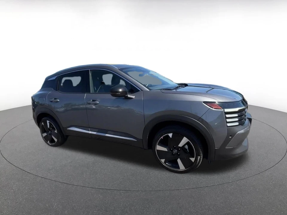2026 Nissan Kicks - Image 2 of 31