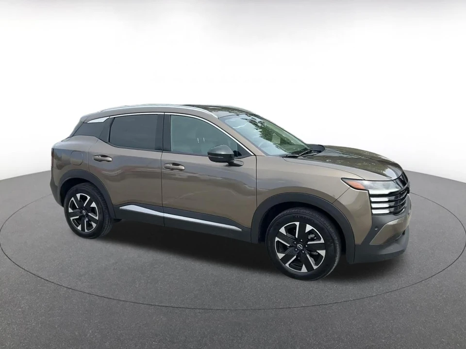 2026 Nissan Kicks - Image 2 of 31