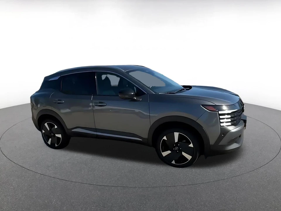 2026 Nissan Kicks - Image 2 of 31