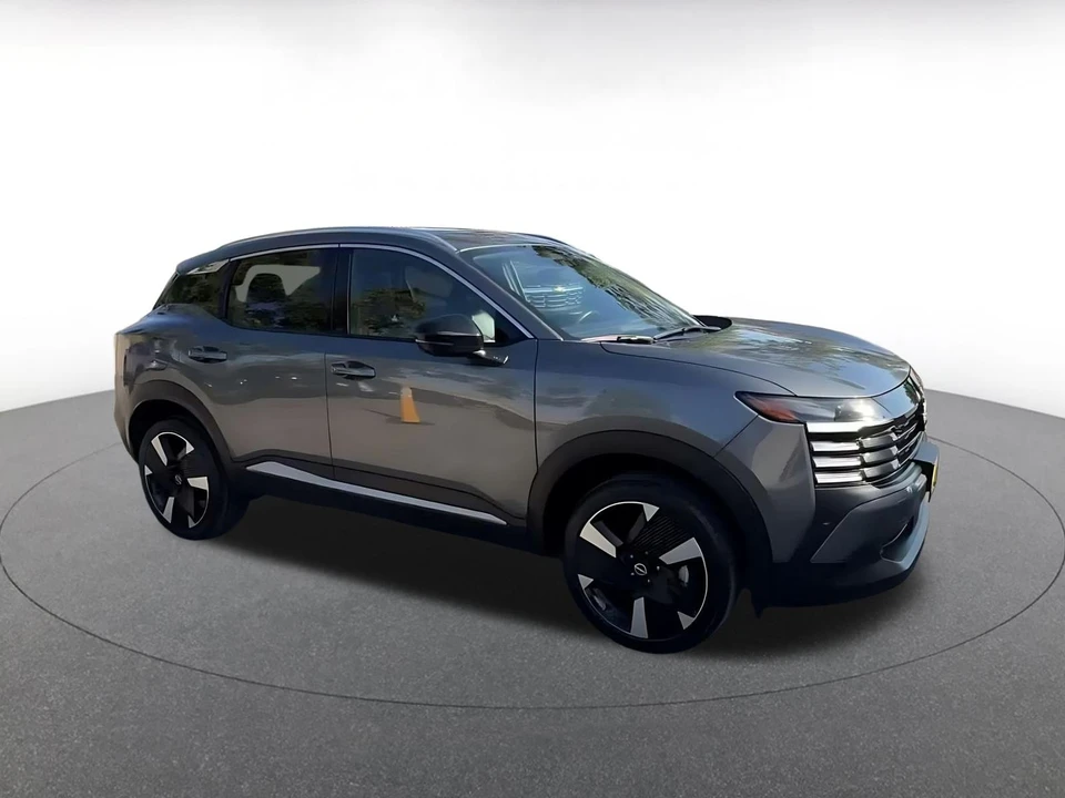 2026 Nissan Kicks - Image 2 of 31