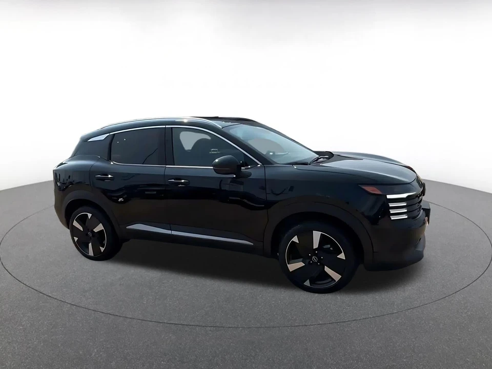 2026 Nissan Kicks - Image 2 of 31
