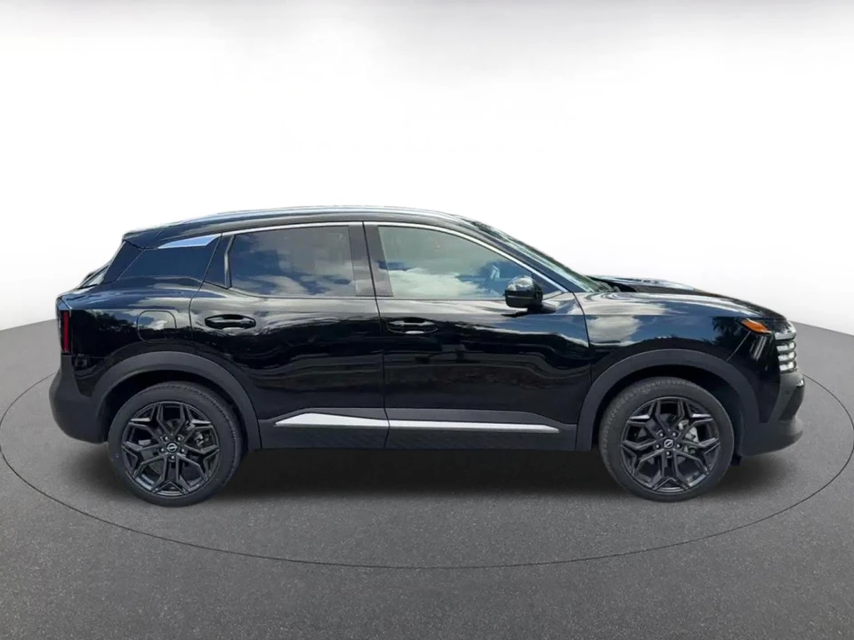 2026 Nissan Kicks - Image 17 of 31