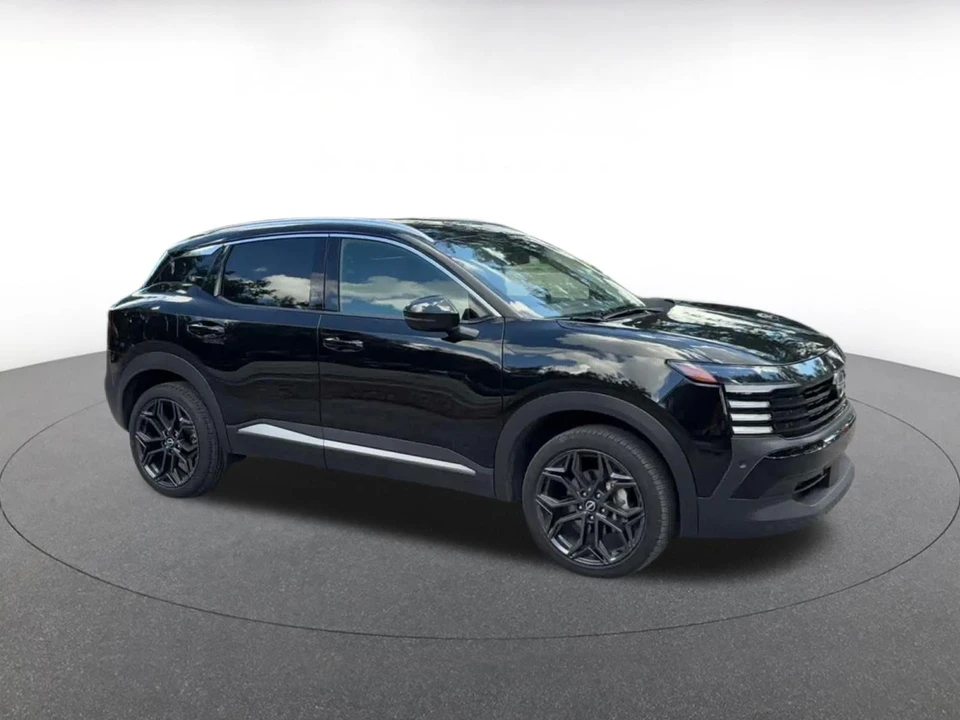 2026 Nissan Kicks - Image 2 of 31