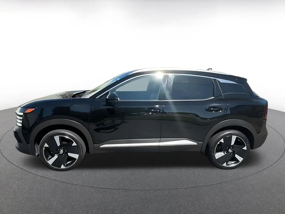 2026 Nissan Kicks - Image 9 of 31