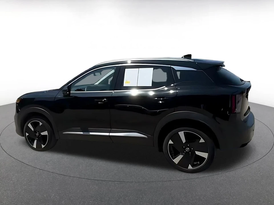 2026 Nissan Kicks - Image 9 of 31