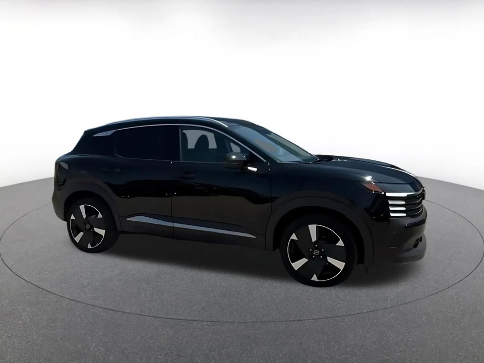 2026 Nissan Kicks - Image 2 of 31