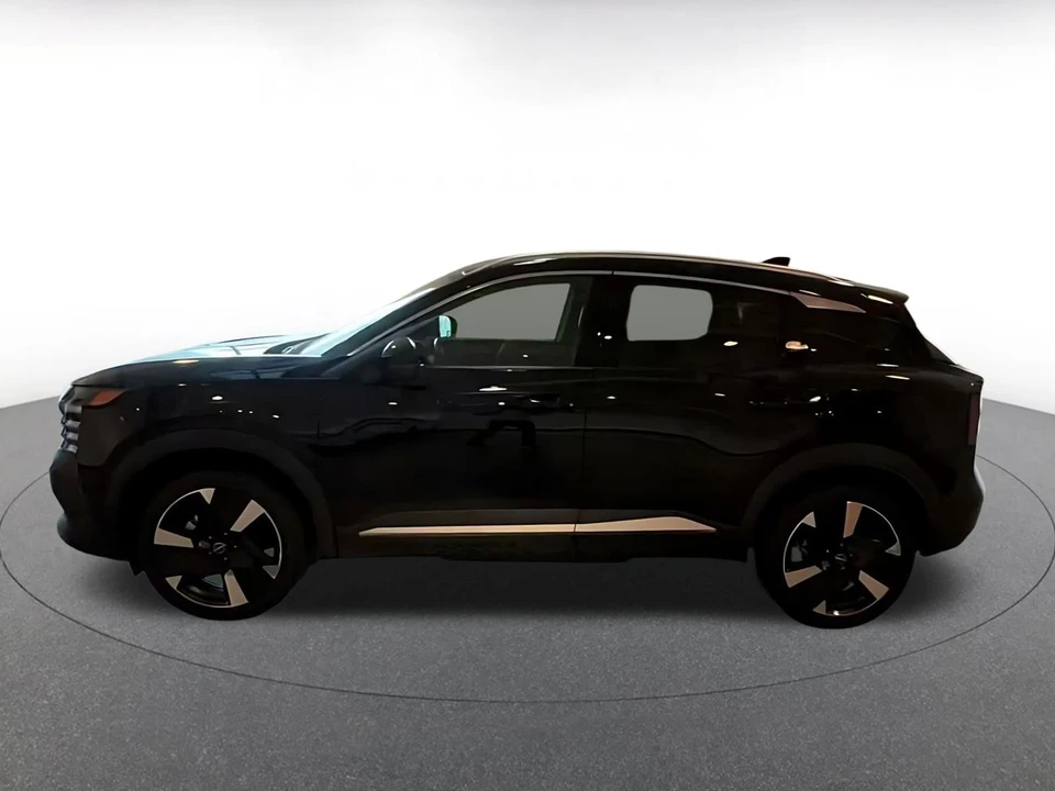 2026 Nissan Kicks - Image 12 of 31