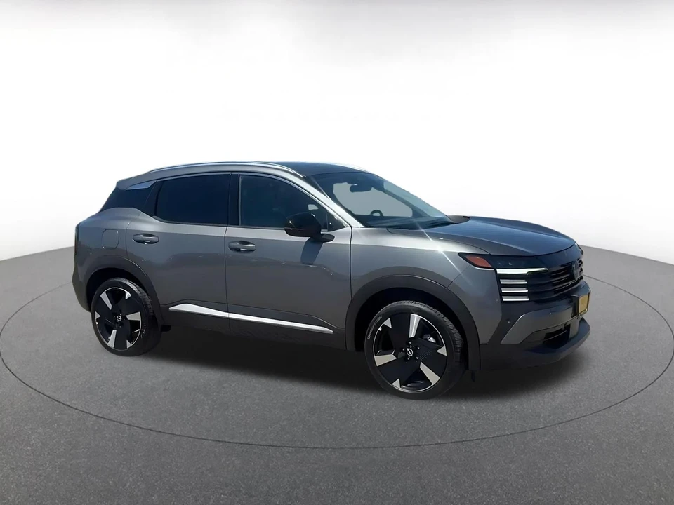 2026 Nissan Kicks - Image 2 of 31