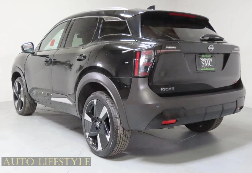 2026 Nissan Kicks - Image 9 of 31
