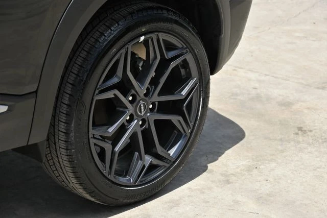 2026 Nissan Kicks - Image 8 of 16