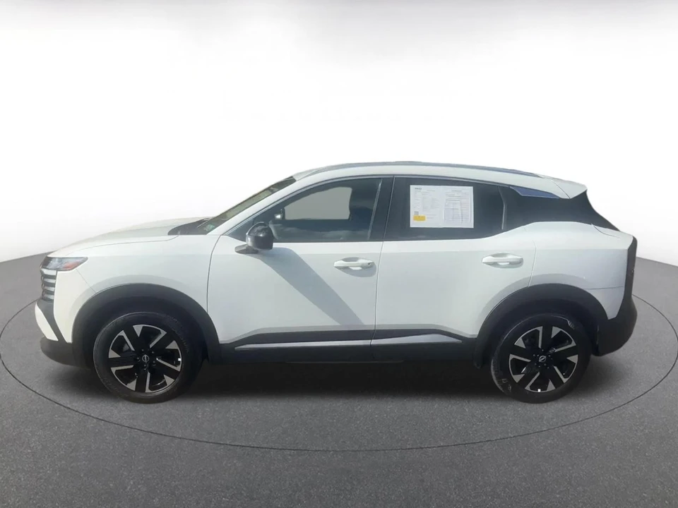 2026 Nissan Kicks - Image 9 of 31