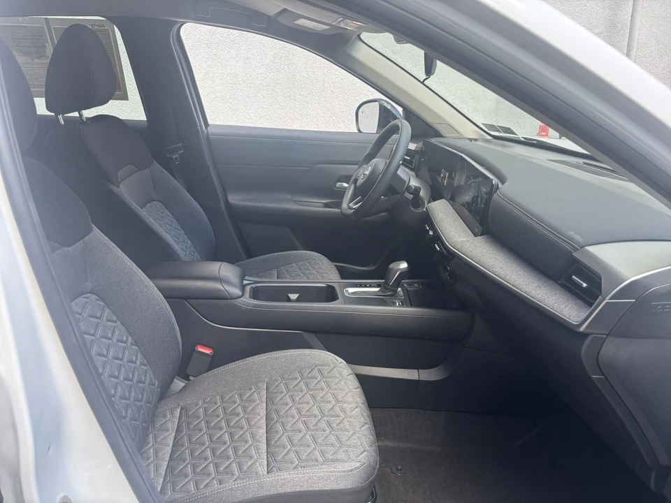 2026 Nissan Kicks - Image 24 of 31