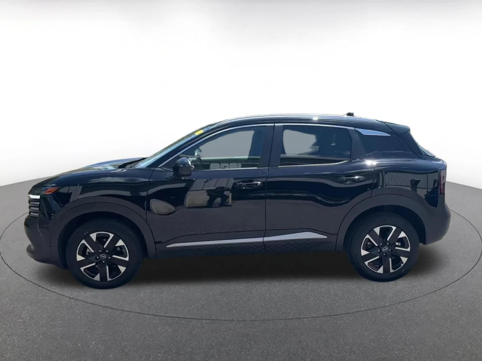 2026 Nissan Kicks - Image 9 of 31