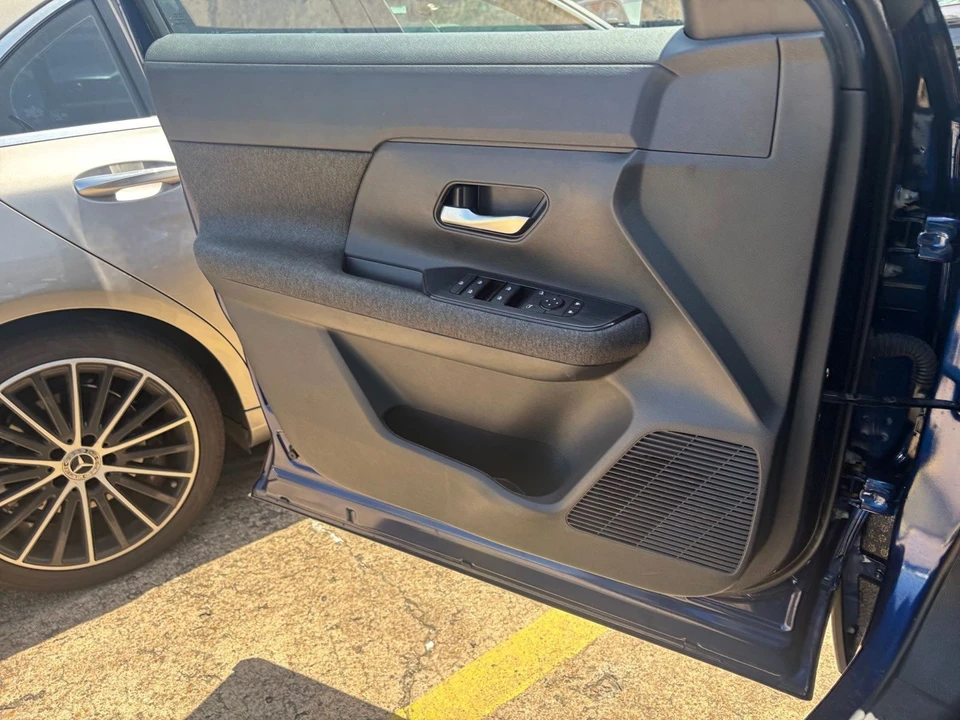 2026 Nissan Kicks - Image 20 of 31