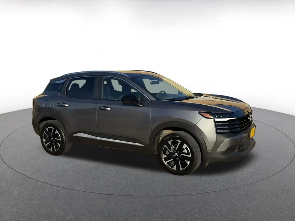 2026 Nissan Kicks - Image 2 of 31