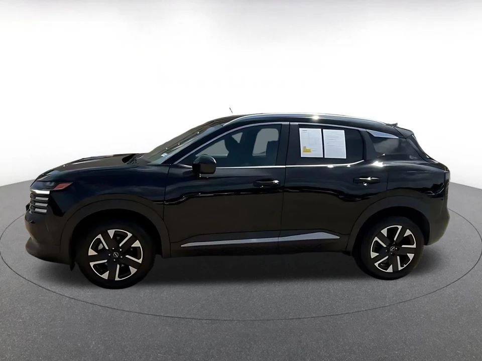 2026 Nissan Kicks - Image 9 of 31
