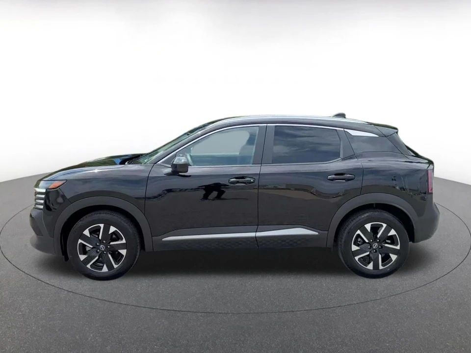 2026 Nissan Kicks - Image 9 of 31