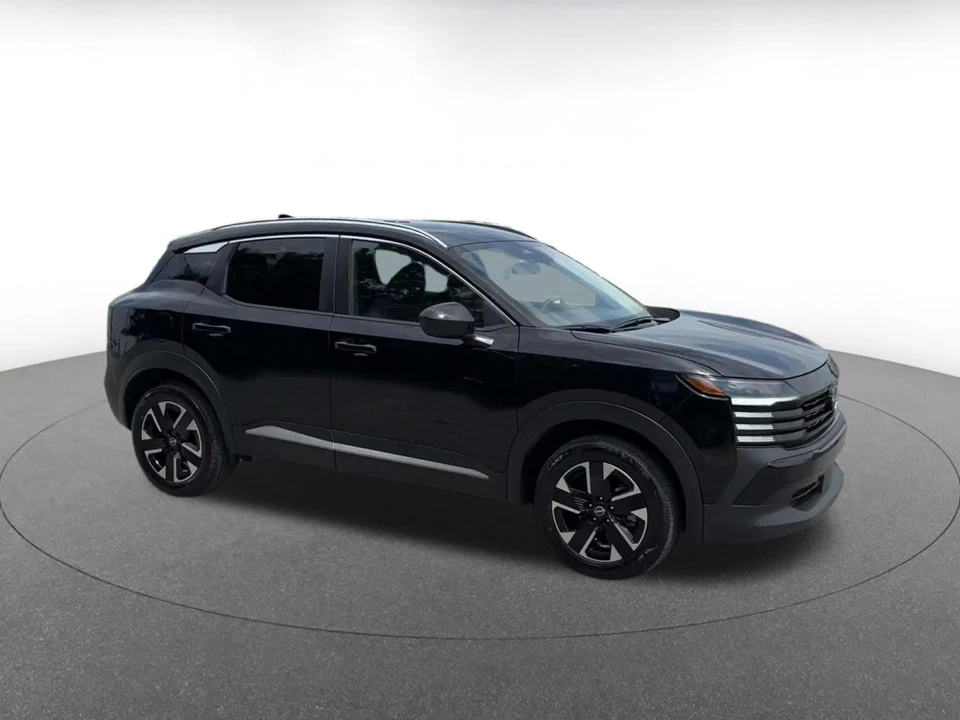 2026 Nissan Kicks - Image 2 of 31