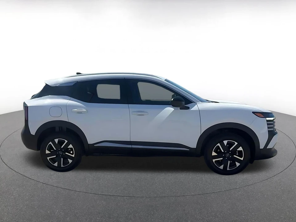 2026 Nissan Kicks - Image 17 of 31