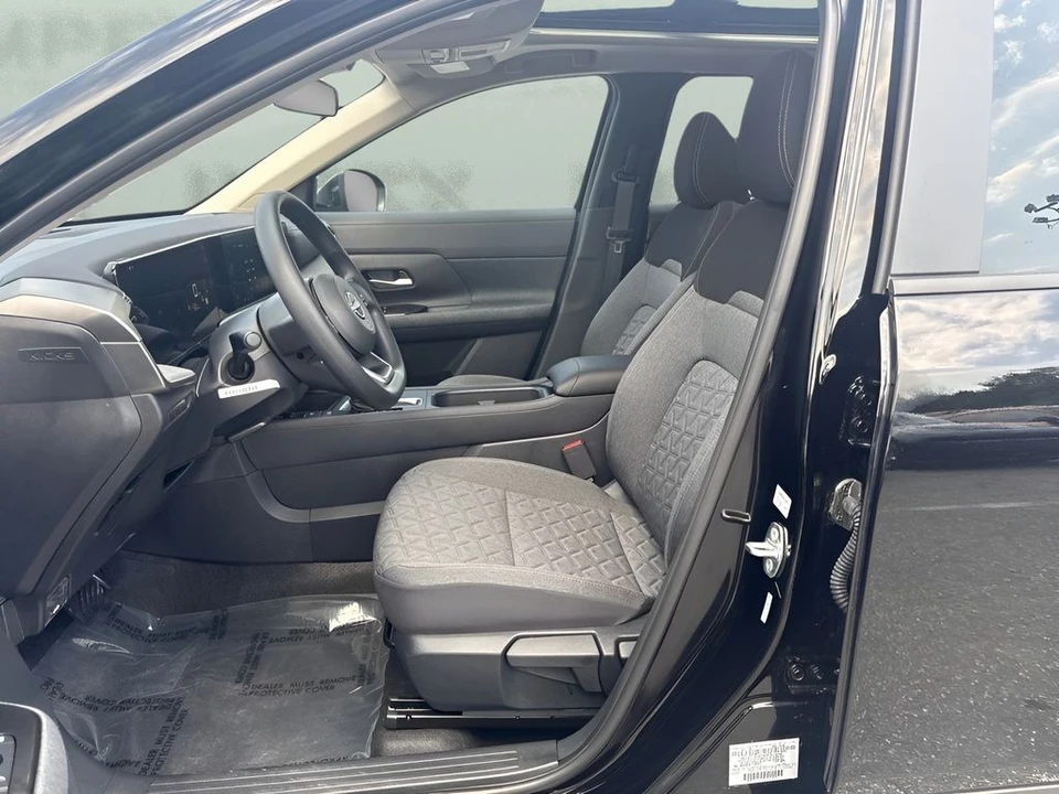 2026 Nissan Kicks - Image 6 of 25