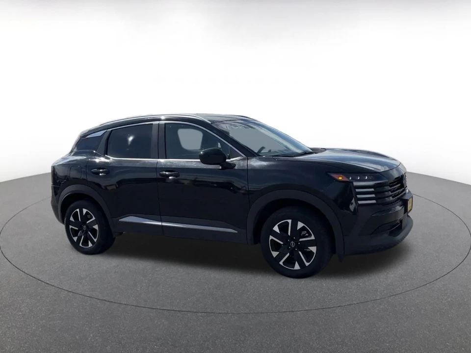 2026 Nissan Kicks - Image 2 of 31