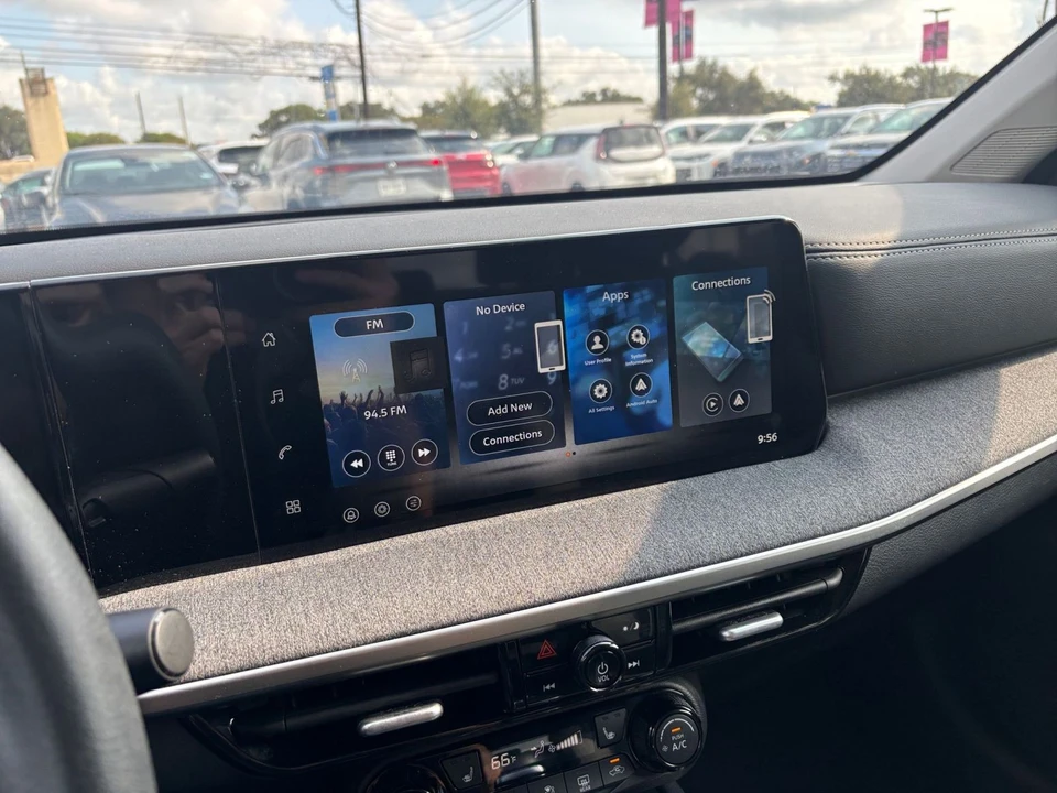 2026 Nissan Kicks - Image 21 of 31