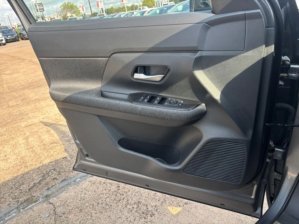 2026 Nissan Kicks - Image 20 of 31