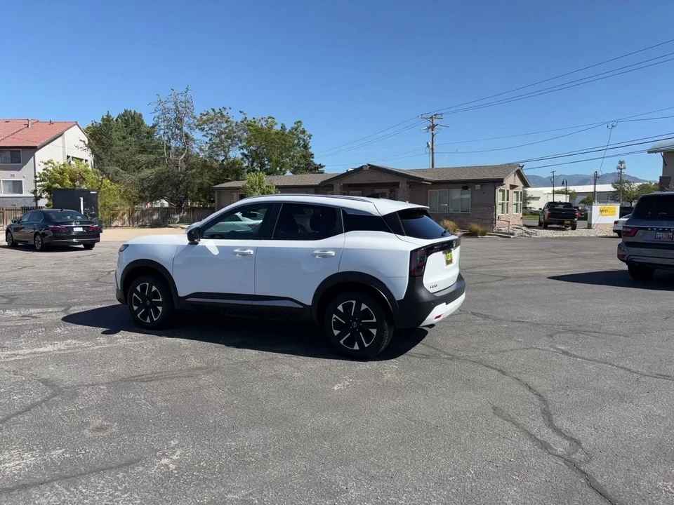 2026 Nissan Kicks - Image 12 of 31